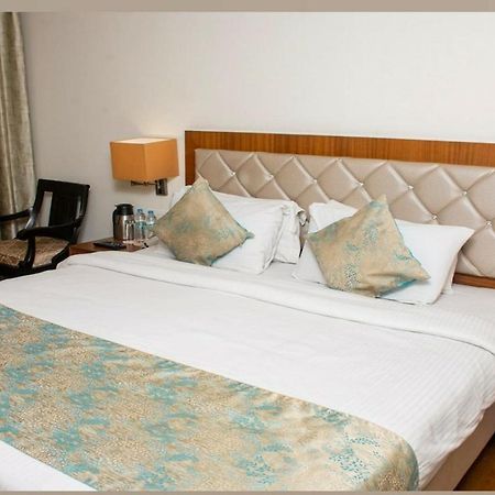 Hotel Meadows Waranasi Zewnętrze zdjęcie
