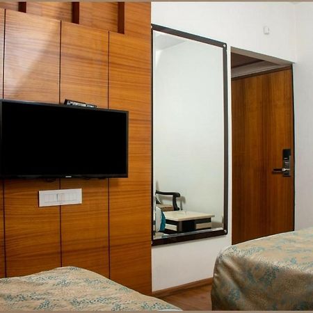 Hotel Meadows Waranasi Zewnętrze zdjęcie