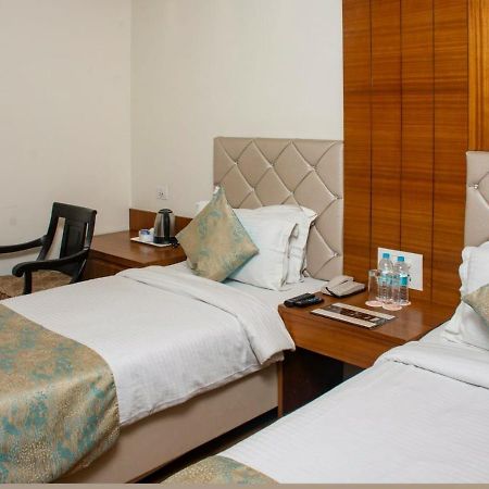 Hotel Meadows Waranasi Zewnętrze zdjęcie