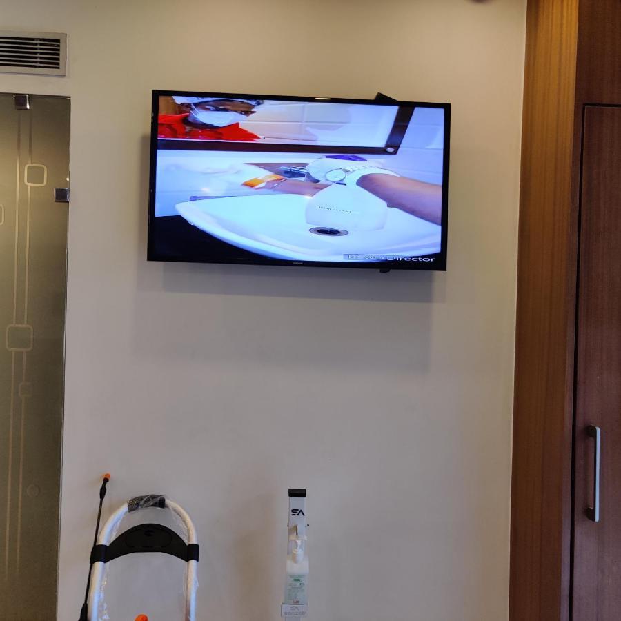 Hotel Meadows Waranasi Zewnętrze zdjęcie