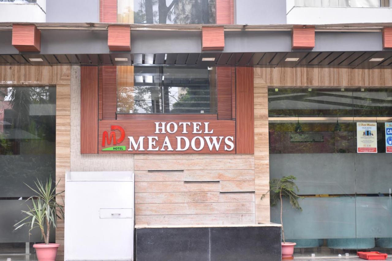 Hotel Meadows Waranasi Zewnętrze zdjęcie