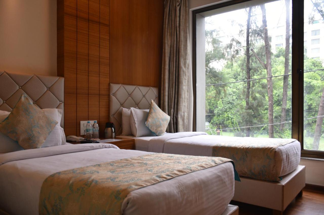 Hotel Meadows Waranasi Zewnętrze zdjęcie