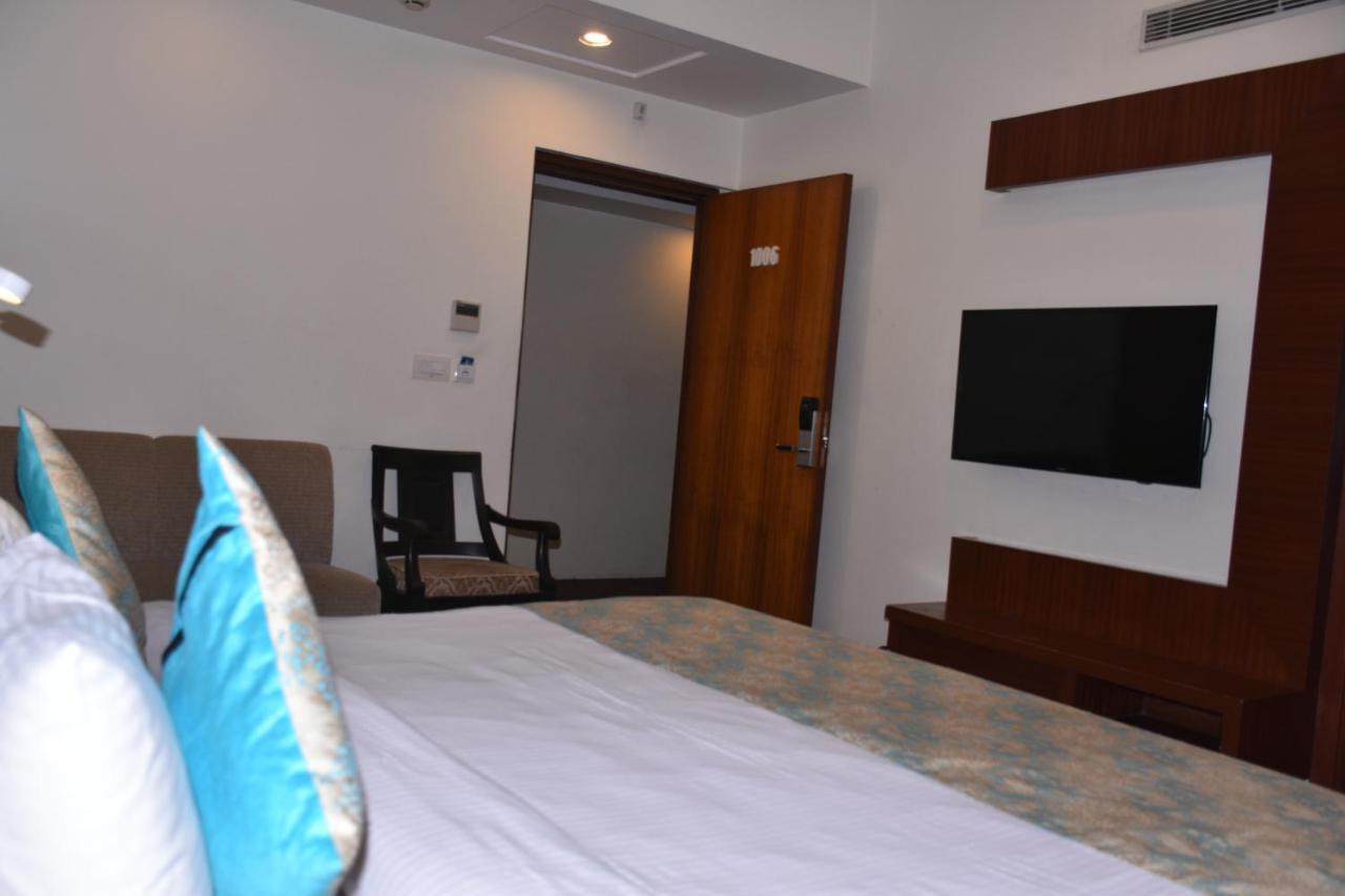 Hotel Meadows Waranasi Zewnętrze zdjęcie