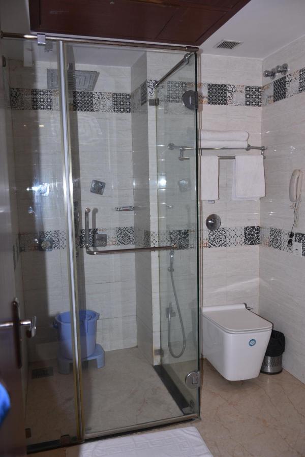 Hotel Meadows Waranasi Zewnętrze zdjęcie