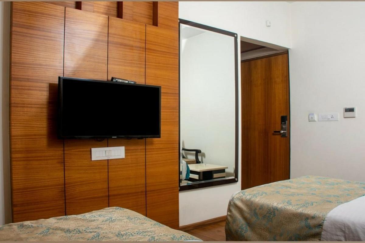 Hotel Meadows Waranasi Zewnętrze zdjęcie