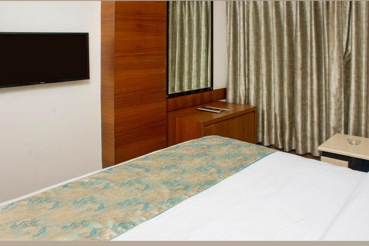 Hotel Meadows Waranasi Zewnętrze zdjęcie