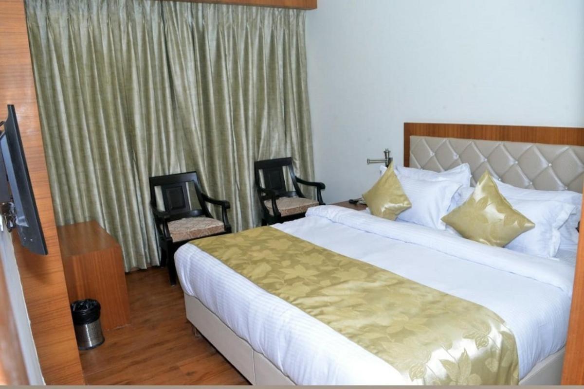Hotel Meadows Waranasi Zewnętrze zdjęcie