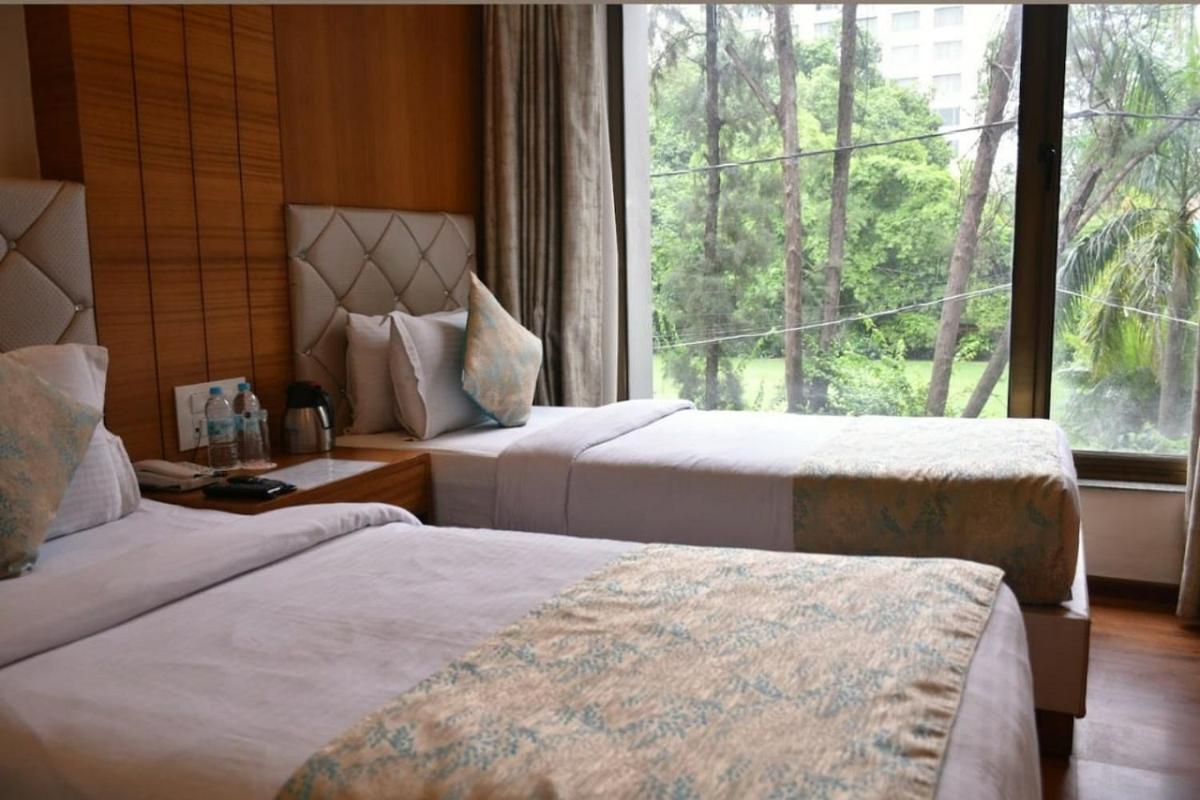 Hotel Meadows Waranasi Zewnętrze zdjęcie