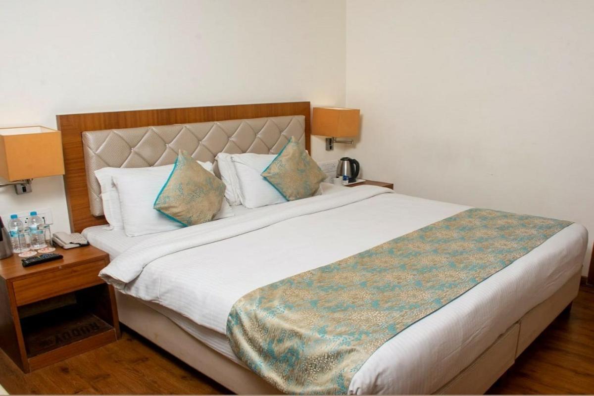 Hotel Meadows Waranasi Zewnętrze zdjęcie