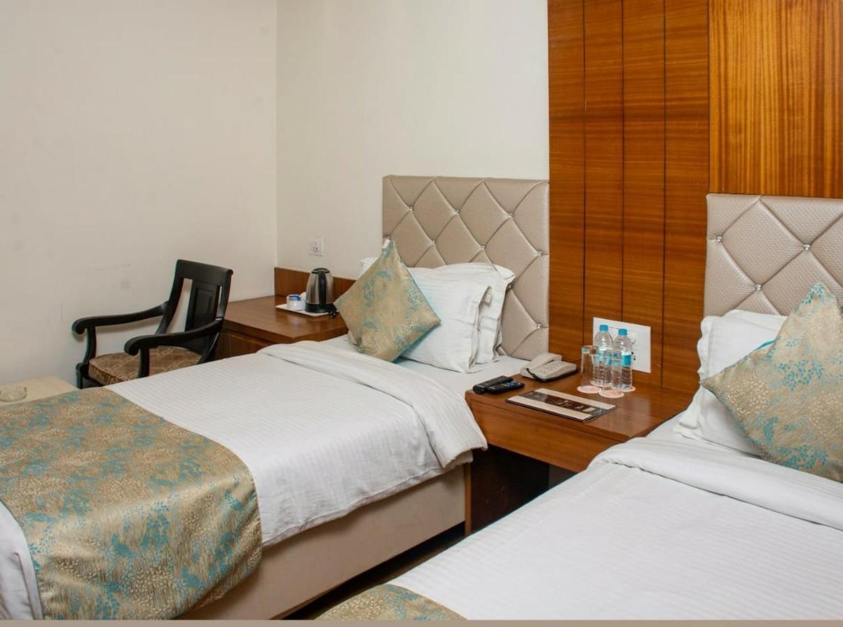 Hotel Meadows Waranasi Zewnętrze zdjęcie