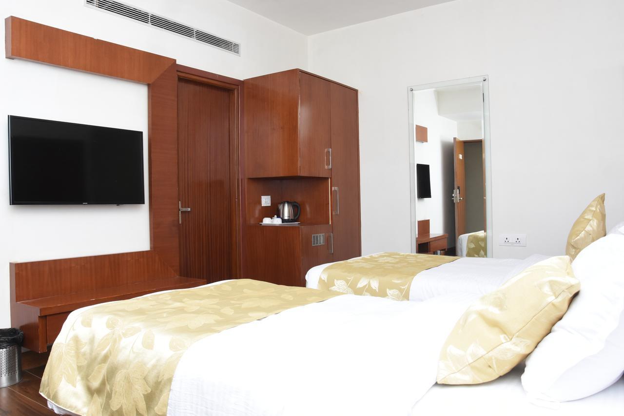 Hotel Meadows Waranasi Zewnętrze zdjęcie