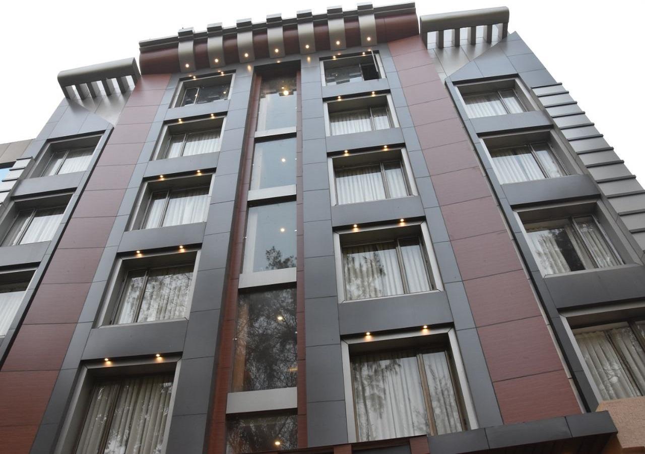 Hotel Meadows Waranasi Zewnętrze zdjęcie