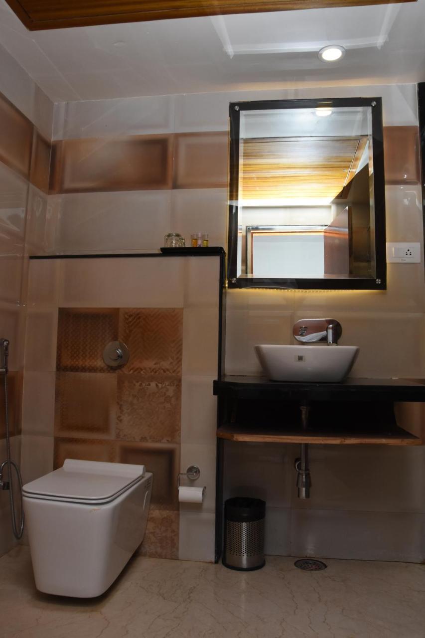 Hotel Meadows Waranasi Zewnętrze zdjęcie