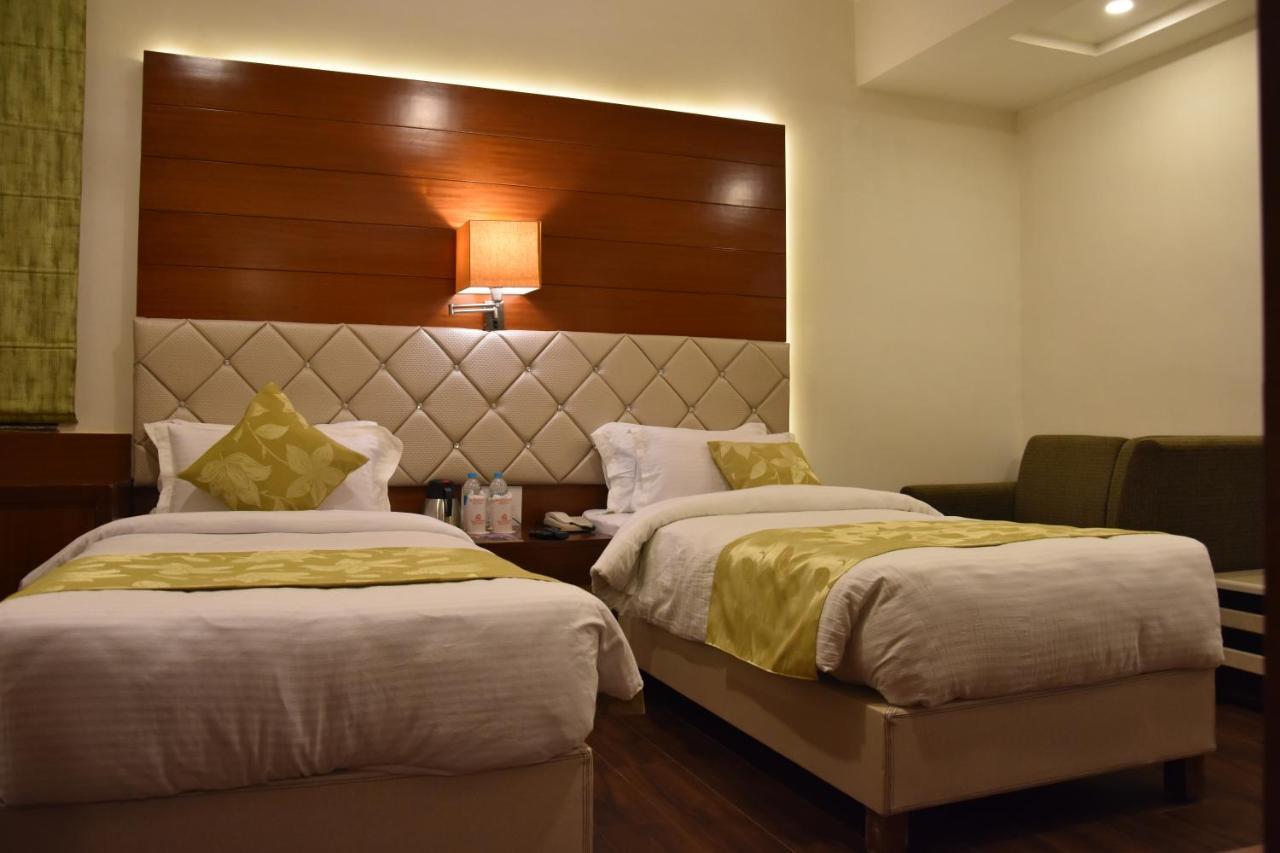 Hotel Meadows Waranasi Zewnętrze zdjęcie
